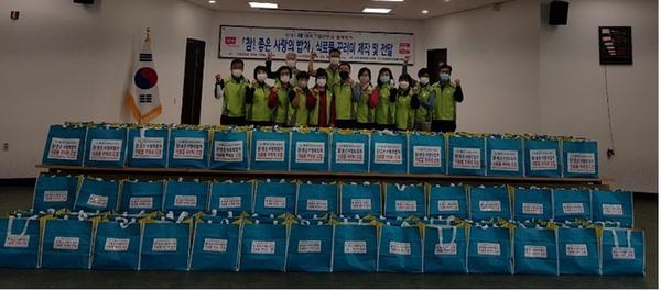 창원시, &lsquo;참 좋은 사랑의 밥차&rsquo; 식료품 꾸러미 드림창원시, ‘참 좋은 사랑의 밥차’ 식료품 꾸러미 드림(사회복지과) (1).jpg
