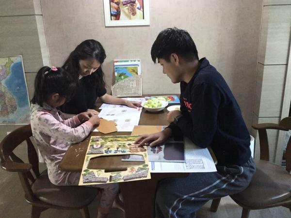 창원시, &lsquo;놀면 뭐하니 책으로 물들자&rsquo; 역사 꾸러미 배부창원시, ‘놀면 뭐하니 책으로 물들자’ 역사 꾸러미 배부(여성가족과).jpeg