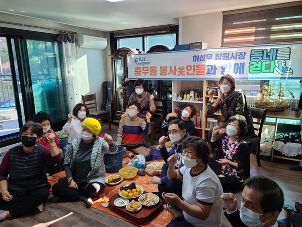 허성무 창원시장, 본격 현장소통&lsquo;동네를 걷다&rsquo;시작허성무 창원시장, 본격 현장소통‘동네를 걷다’시작(시정혁신담당관) (1).jpg