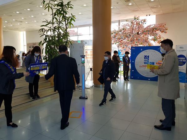 창원시, 적극행정 문화 확산 캠페인 개최창원시, 적극행정 문화 확산 캠페인 개최(법무담당관) (1).jpg