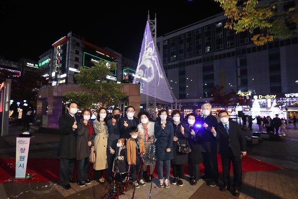 창원시, 알록달록 빛 조명으로 지역상권 날개 단다창원시, 알록달록 빛 조명으로 지역상권 날개 단다(관광과) (2).jpeg