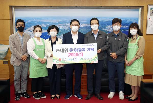 ㈜대원, 창원시에 저소득 가정 지원 유‧아동복 2000점 기탁 ㈜대원, 창원시에 저소득 가정 지원 유‧아동복 2000점 기탁 (사회복지과).jpg