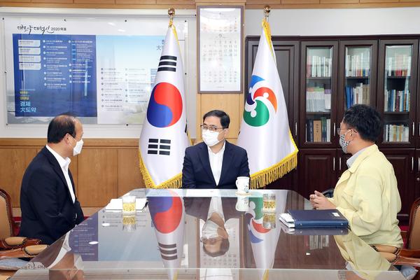 창원시, 코트라와 &lsquo;위드 코로나 시대&rsquo; 돌파구 모색창원시, 코트라와 ‘위드 코로나 시대’ 돌파구 모색 (투자유치단) (3).jpg