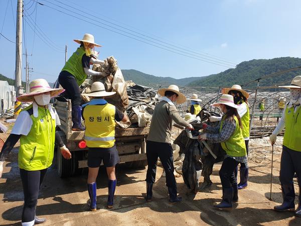 창원시청 직장운동부 합천군 수해복구 봉사활동 구슬땀 창원시청 직장운동부 합천군 수해복구 봉사활동 구슬땀 (체육진흥과) (1).jpeg