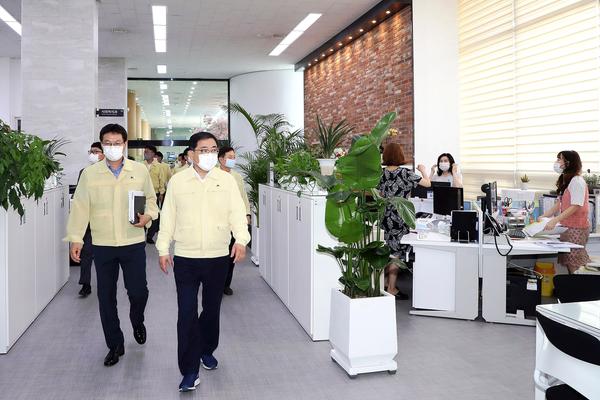 창원시, 수평적 조직문화 선도할 &lsquo;스마트오피스&rsquo;조성 창원시, 수평적 조직문화 선도할 ‘스마트오피스’조성 (회계과) (1).jpg