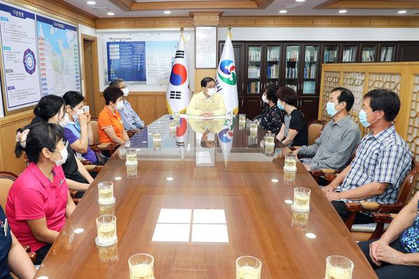 허성무 창원시장, 시청사 청소ㆍ조경 용역 노동자와 소통간담회 허성무 창원시장, 시청사 청소ㆍ조경 용역 노동자와 소통간담회 (회계과) (4).jpg