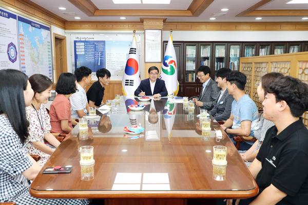 허성무 창원시장&ldquo;작은 친절이 시민에게는 큰 감동&rdquo;허성무 창원시장“작은 친절이 시민에게는 큰 감동” (자치행정과) (1).jpg
