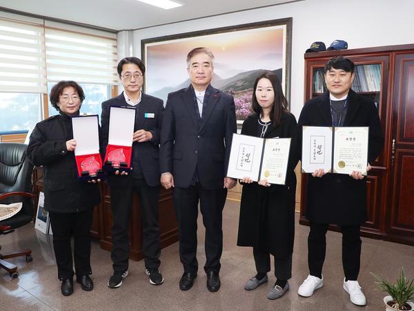 창원특례시, 2022년 2천만그루 나무심기 사업 우수 부서 표창창원특례시, 2022년 2천만그루 나무심기 사업 우수 부서 표창.jpg