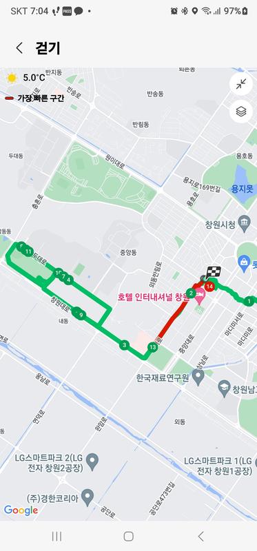 걷기운동 코스로서 S자 또는 8자로 돌면서 운동하고 있습니다.