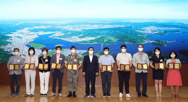 창원시, 시정발전 유공시민 표창 수여식 개최 창원시, 시정발전 유공시민 표창 수여식 개최 (자치행정과) (1).jpg