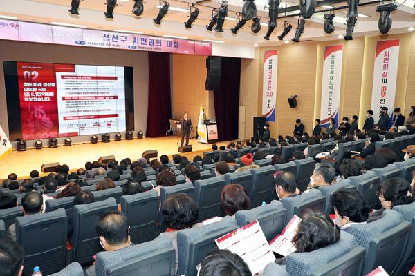 홍남표 창원특례시장, ‘찾아가는 시민과의 대화’ 성산구민 뜨거운 반응 보여홍남표 창원특례시장, ‘찾아가는 시민과의 대화’ 성산구민 뜨거운 반응 보여 (자치행정과) (3).jpg