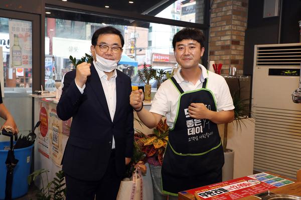 허 시장, 골목 소상공인 한마당서 지역상권 활성화 &lsquo;붐업&rsquo; 허 시장, 골목 소상공인 한마당서  지역상권 활성화 ‘붐업’ (경제살리기과) (2).jpg