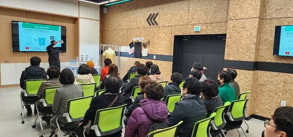창원특례시, 55개 전읍면동 이·통장 재활용선별장 견학 스타트! 창원특례시, 55개 전읍면동 이·통장 재활용선별장 견학 스타트! (자원순환과) (1).jpg