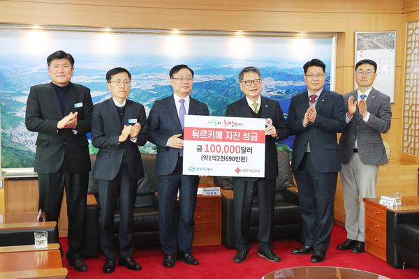 창원특례시, ‘형제의 나라’ 튀르키예에 10만 달러 전달창원특례시, ‘형제의 나라’ 튀르키예에 10만 달러 전달 (자치행정과) (3).jpg