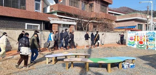 ‘창원문화도시 예비사업’ 진해 돌산마을로 빛나다‘창원문화도시 예비사업’ 진해 돌산마을로 빛나다(어디든 갤러리 마을투어).jpg