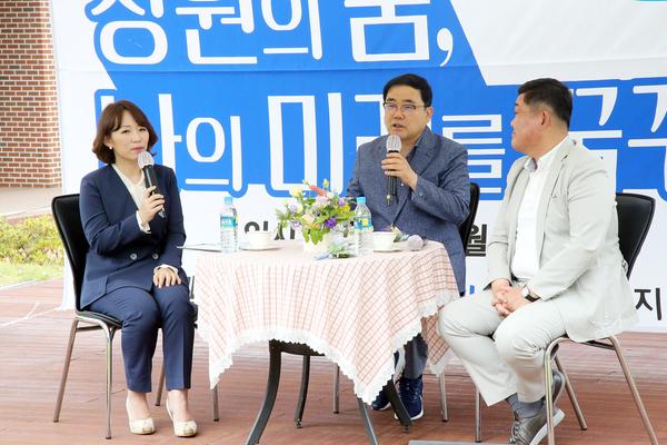 창원시, &lsquo;진로사람책 토크콘서트&rsquo; 성황리 개최 창원시, ‘진로사람책 토크콘서트’ 성황리 개최 (평생교육담당관) (2).jpg