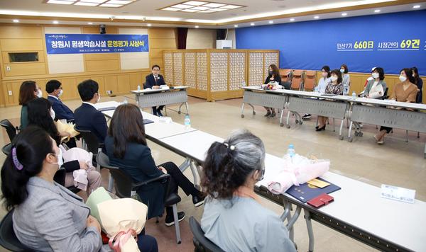 창원시, 작은도서관(평생학습시설 등) 우수기관 시상식 개최 창원시, 작은도서관(평생학습시설 등) 우수기관 시상식 개최 (평생교육담당관) (1).jpg