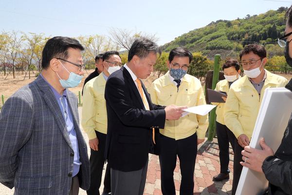허성무 시장, 수소산업 등 미래성장동력 집중 점검 (미래모빌리티 연구지원센터 예정부지) 허성무 시장, 수소산업 등 미래성장동력 집중 점검 (미래모빌리티 연구지원센터 예정부지) (1).jpg