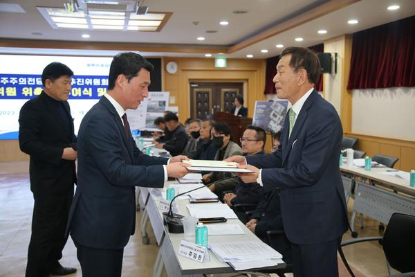 창원특례시, 민주주의전당 건립 추진위원회 신규위원 위촉창원특례시, 민주주의전당 건립 추진위원회 신규위원 위촉 (1).JPG