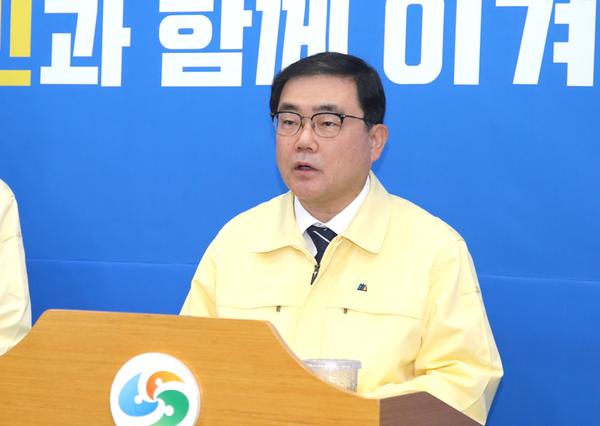 허성무 창원시장 &ldquo;급여 4개월간 30% 반납하겠다&rdquo;허성무 창원시장 “급여 4개월간 30% 반납하겠다” (기획관).JPG