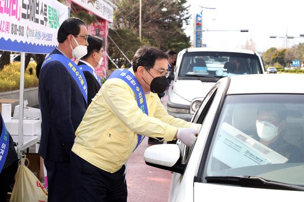 창원시, 수산물 보따리 드라이브 스루 특판행사 한다 창원시, 수산물 보따리 드라이브 스루 특판행사 한다 (수산과) (4).jpg