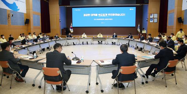 창원시, 코로나19 경제위기 돌파 위해 민‧관 전문가 머리 맞대다 창원시, 코로나19 경제위기 돌파 위해 민‧관 전문가 머리 맞대다 (기획관) (1).jpg