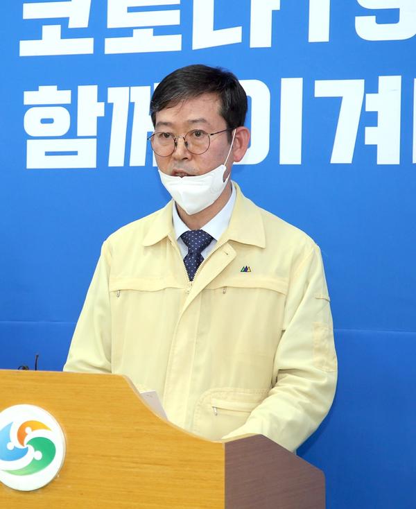 창원시, 해외입국자 1대1 전담공무원 배정해 관리 강화 (최영철 재난안전대책본부 총괄조정관).창원시, 해외입국자 1대1 전담공무원 배정해 관리 강화 (최영철 재난안전대책본부 총괄조정관).jpg