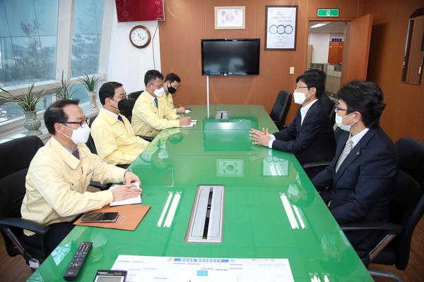 창원시, 소상공인 불편 해소 위해 경남신용보증재단에 인력&middot;예산 지원 창원시, 소상공인 불편 해소 위해 경남신용보증재단에 인력·예산 지원 (경제살리기과) (1).jpg