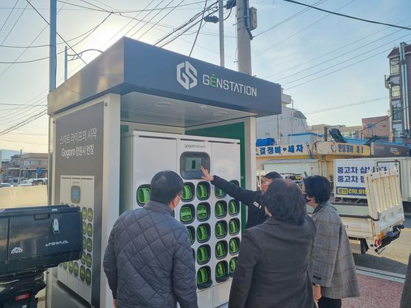 창원특례시 전기이륜차 전환 공모 사업 선정 창원특례시, 전기이륜차 전환 공모 사업 선정 (충전스테이션 사용 방법 설명 청취).jpg