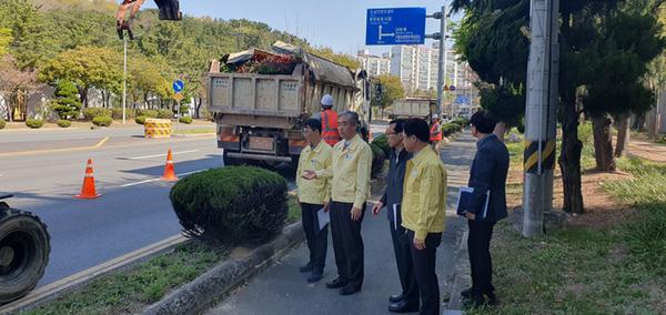 창원특례시, ‘창원 원이대로 S-BRT 설치공사’ 현장 점검창원특례시, ‘창원 원이대로 S-BRT 설치공사’ 현장 점검 (신교통추진단).jpg