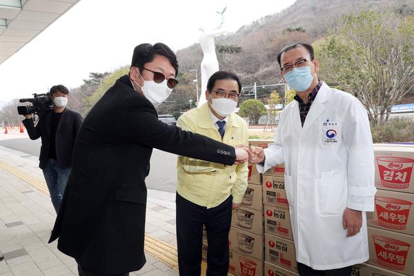 허성무 창원시장 &ldquo;국립마산병원 의료진 힘내세요&rdquo; 허성무 창원시장 “국립마산병원 의료진 힘내세요” (자치행정과) (2).jpg