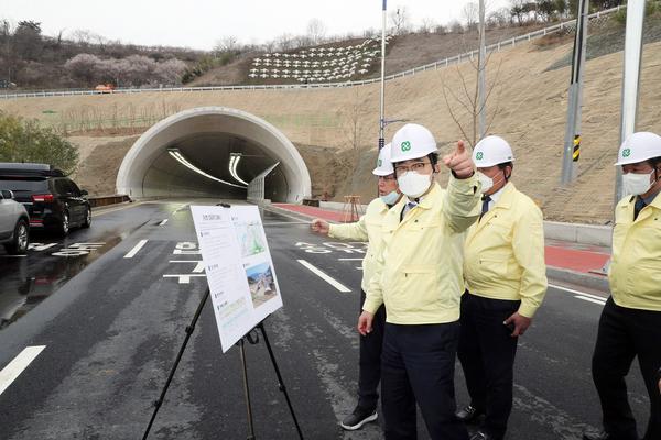허성무 창원시장, 마산항 진입도로 공사현장 점검허성무 창원시장, 마산항 진입도로 공사현장 점검 (해양사업과) (3).jpg