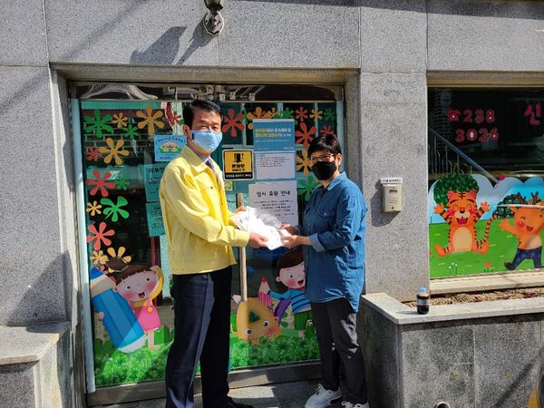 창원시 긴급보육 어린이집에 기부 행렬창원시 긴급보육 어린이집에 기부 행렬 (보육청소년과) (1).jpg