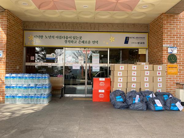 창원시, 코로나19 고위험군 노인복지시설 마스크&middot;구호물품 긴급 지원 창원시, 코로나19 고위험군 노인복지시설 마스크·구호물품 긴급 지원 (노인장애인과).JPG
