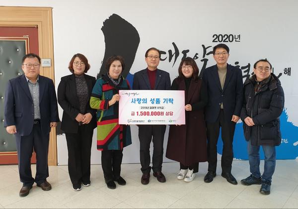 창원시에 시민장터&lsquo;길마켓&rsquo; 운영수익금 기탁창원시에 시민장터‘길마켓’ 운영수익금 기탁.jpeg