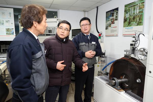 허성무 시장, 자동비파괴검사설비 제작업체 엔디티엔지니어링(주) 방문 허성무 시장, 자동비파괴검사설비 제작업체 엔디티엔지니어링(주) 방문 (전략산업과) (1).jpg
