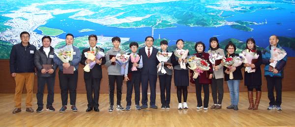 창원시, 4분기 시정발전 유공시민 표창 수여식 창원시, 4분기 시정발전 유공시민 표창 수여식 (자치행정과) (2).jpg