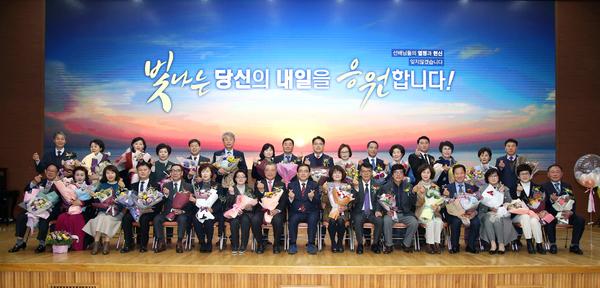 창원시, &lsquo;2019년 하반기 퇴임식&rsquo; 개최 창원시, ‘2019년 하반기 퇴임식’ 개최 (인사조직과) (1).jpg