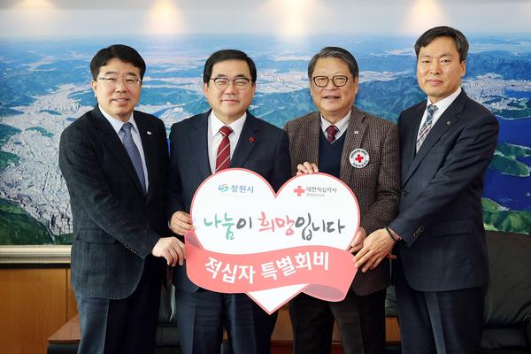 허성무 시장, 적십자 특별회비 300만 원 전달허성무 시장, 적십자 특별회비 300만 원 전달 (자치행정과) (1).jpg