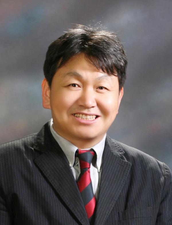 본상 김성복 작가창원특례시, 제22회 문신미술상 수상자 선정(본상 수상자 김성복 작가).jpg