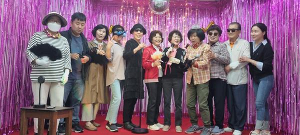 창원특례시 마산음악관,‘마산 모던-걸’ 포토존 운영창원특례시 마산음악관,‘마산 모던-걸’ 포토존 운영 (2).jpg