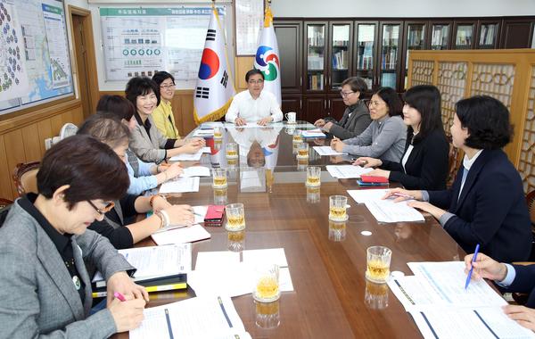허성무 시장, 여성정책 공약 순항 중.허성무 시장,  여성정책 공약 순항 중.jpg