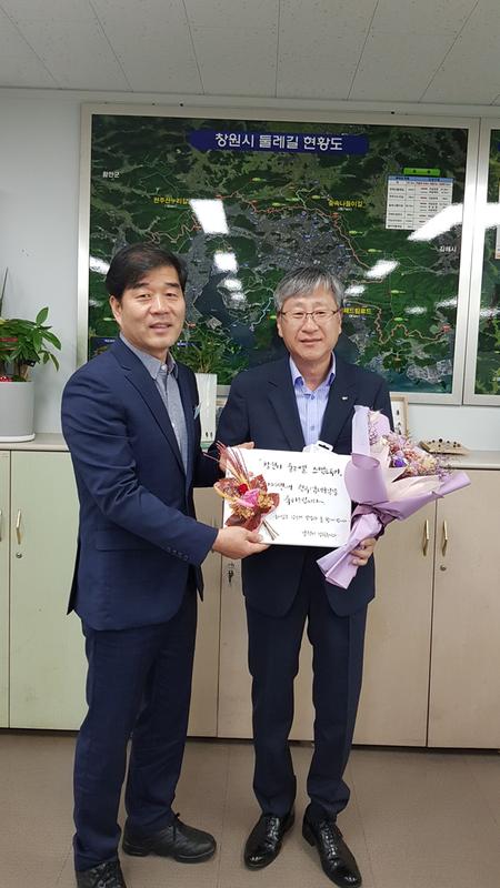 창원둘레길 스탬프투어 100번째 완주자 탄생 창원둘레길 스탬프투어 100번째 완주자 탄생    (1).jpeg