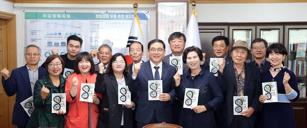 창원시, &lsquo;대학생 눈으로 본 8개마을 이야기&rsquo; 아카이브북 출간 간담회 개최.창원시, ‘대학생 눈으로 본 8개마을 이야기’ 아카이브북 출간 간담회 개최.jpg