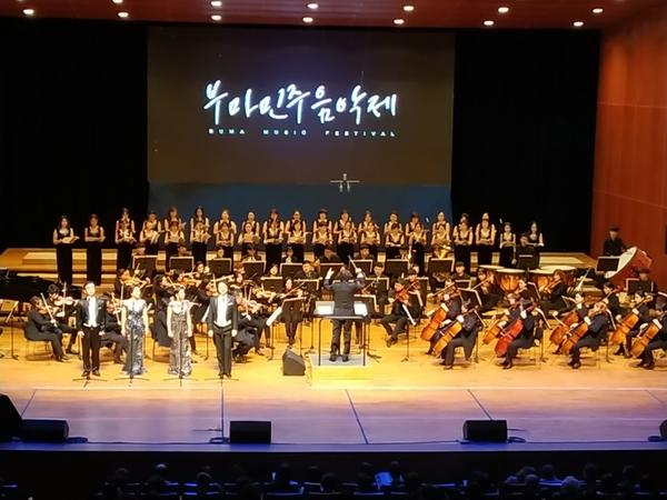 &lsquo;민주주의라는 아름다운 하모니&rsquo; 부마민주음악제 열려 ‘민주주의라는 아름다운 하모니’ 부마민주음악제 열려 (1).JPG