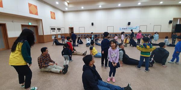 창원시, &lsquo;아빠랑 한마음 공동체놀이&rsquo;로 즐거운 한때 보내(여성가족과)창원시, ‘아빠랑 한마음 공동체놀이’로 즐거운 한때 보내(여성가족과) (1).jpg