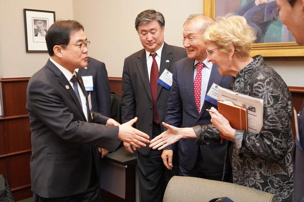 창원시, 존스홉킨스와 스마트헬스케어 공동연구 생태계조성 협력 창원시, 존스홉킨스와 스마트헬스케어 공동연구 생태계조성 협력 (1).JPG