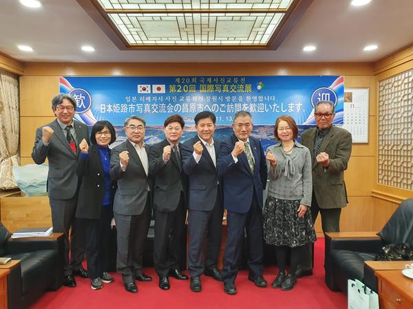 일본 히메지市 사진가교류회, 창원시청 방문일본 히메지市 사진가교류회, 창원시청 방문 (2).jpg