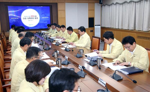 허성무 시장, 태풍&lsquo;미탁&rsquo;대비 상황판단회의 실시 허성무 시장, 태풍‘미탁’대비 상황판단회의 실시 (시민안전과).jpg