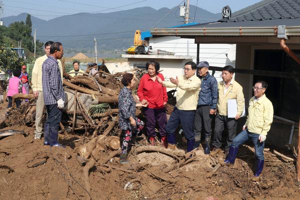 허성무 시장, 북면 주택침수 등 태풍 복구현장 긴급 점검 허성무 시장, 북면 주택침수 등 태풍 복구현장 긴급 점검 (시민안전과) (2).jpg